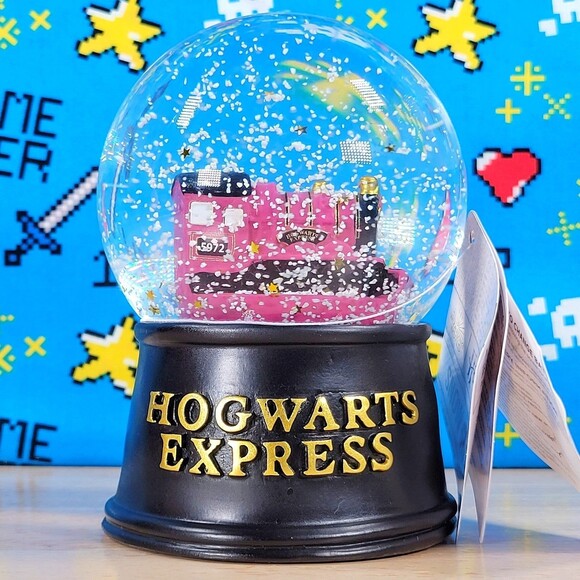 Harry Potter Hogwart's Express 5927 Light up LED RGB Collectible Snow Globe NWT - Picture 1 of 10